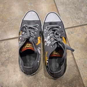 Looney Tunes Converse, Women's 8/Men's 6, Gray Low Tops
